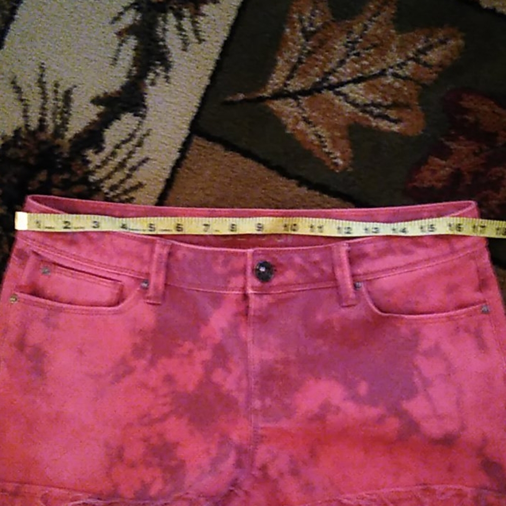 Super cute DL1961 Stella denim shorts. - Picture 6 of 8